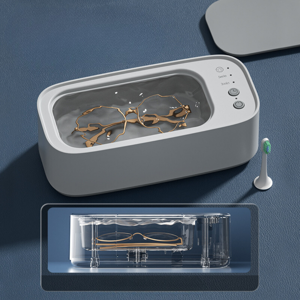 Ultrasonic cleaning device