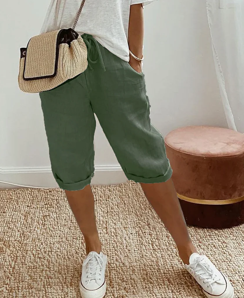 Trendy fashionable linen-look knee breeches for women