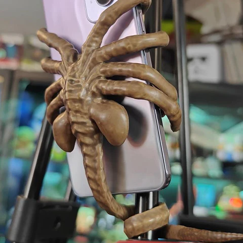 Horrible Facehugger Phone Holder
